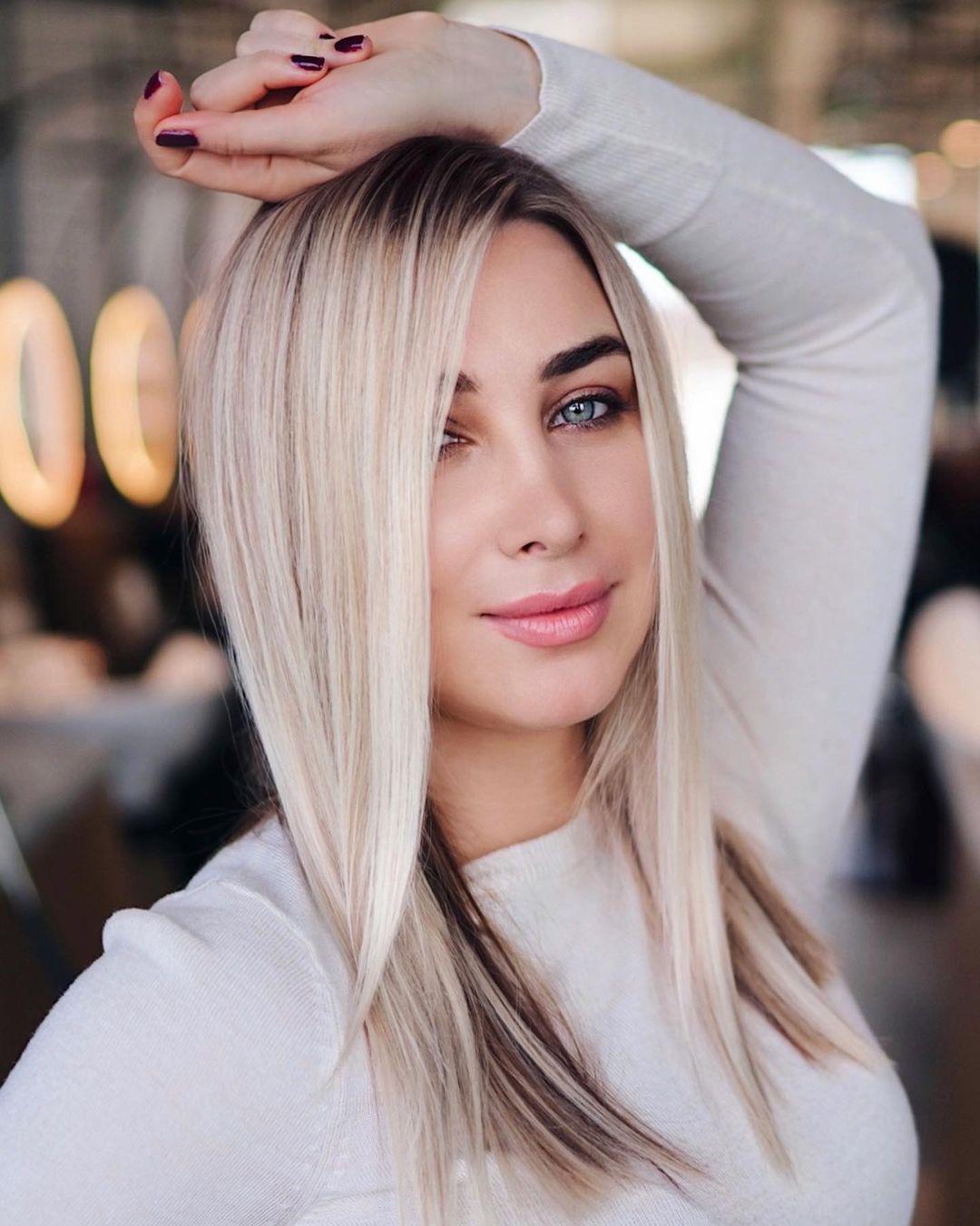 Sleek Straight Blonde Hair with Lowlights